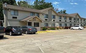 Super 8 By Wyndham Independence Ia